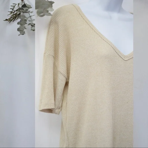 Neutral Ribbed Tee - Picture 3 of 4